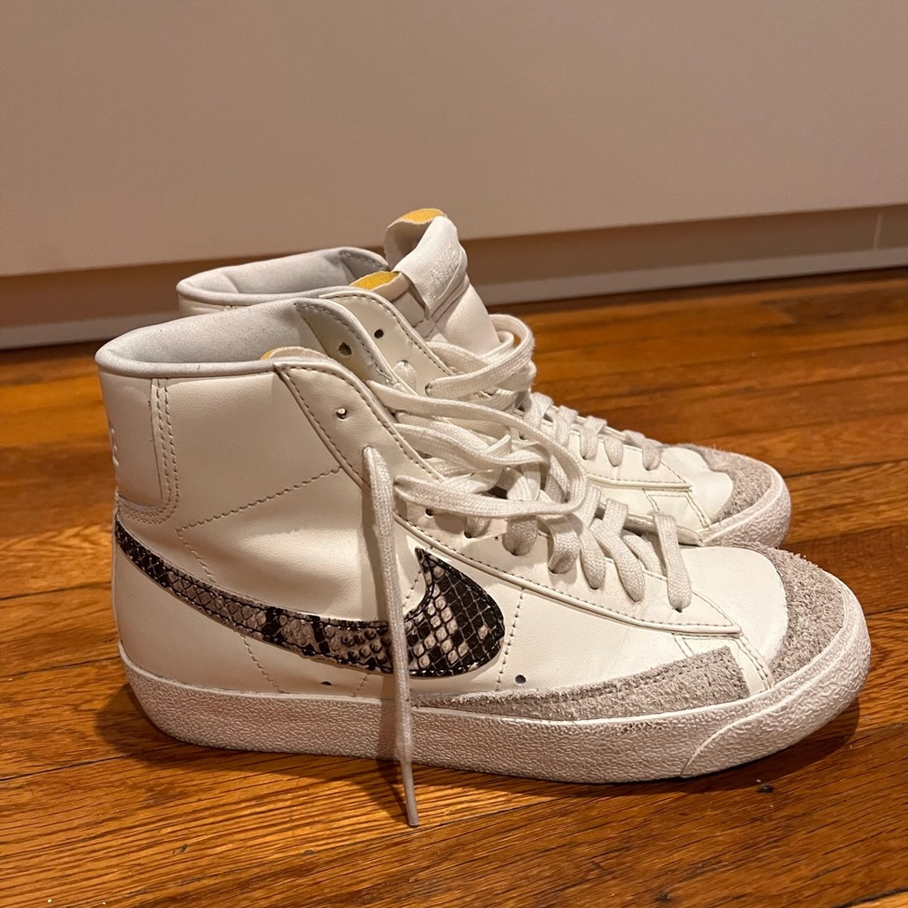 Women’s Nike Blazer Mid ‘77 SE Sail/Snakeskin